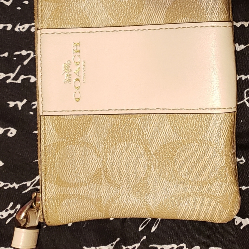 COACH WRISTLET ⭐️